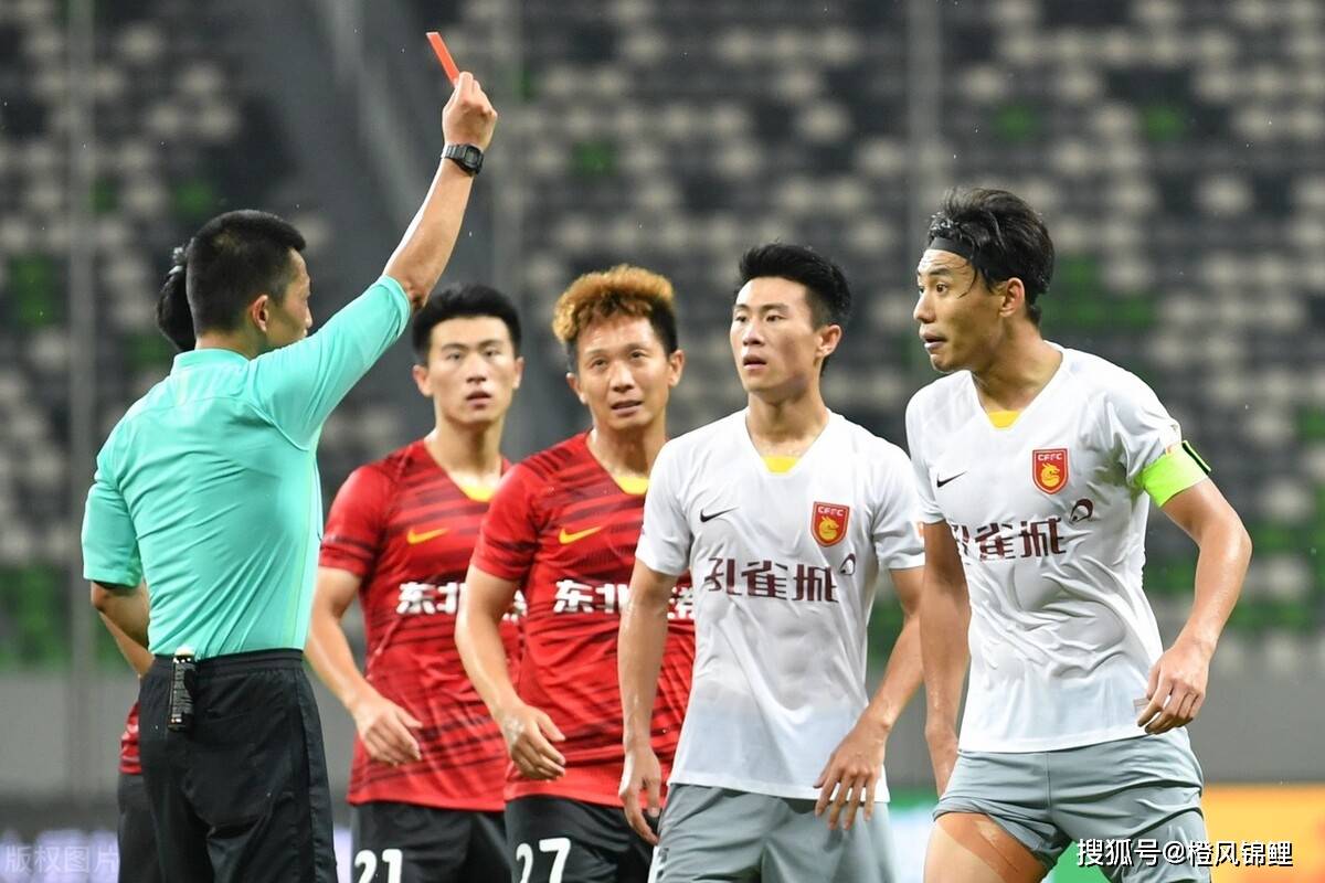  网球夜战：闽南天虎队强势反弹塞北霹雳队，主帅临场妙招门前嗅觉决定胜负