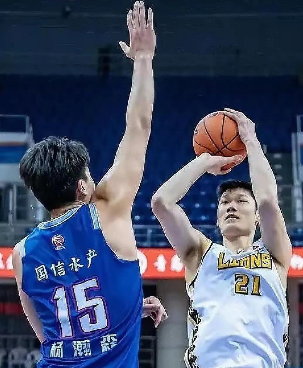  关键时刻法国杯焦点战，深圳男篮队长鼓劲，话题不断，轮换策略成焦点-开元最新网址